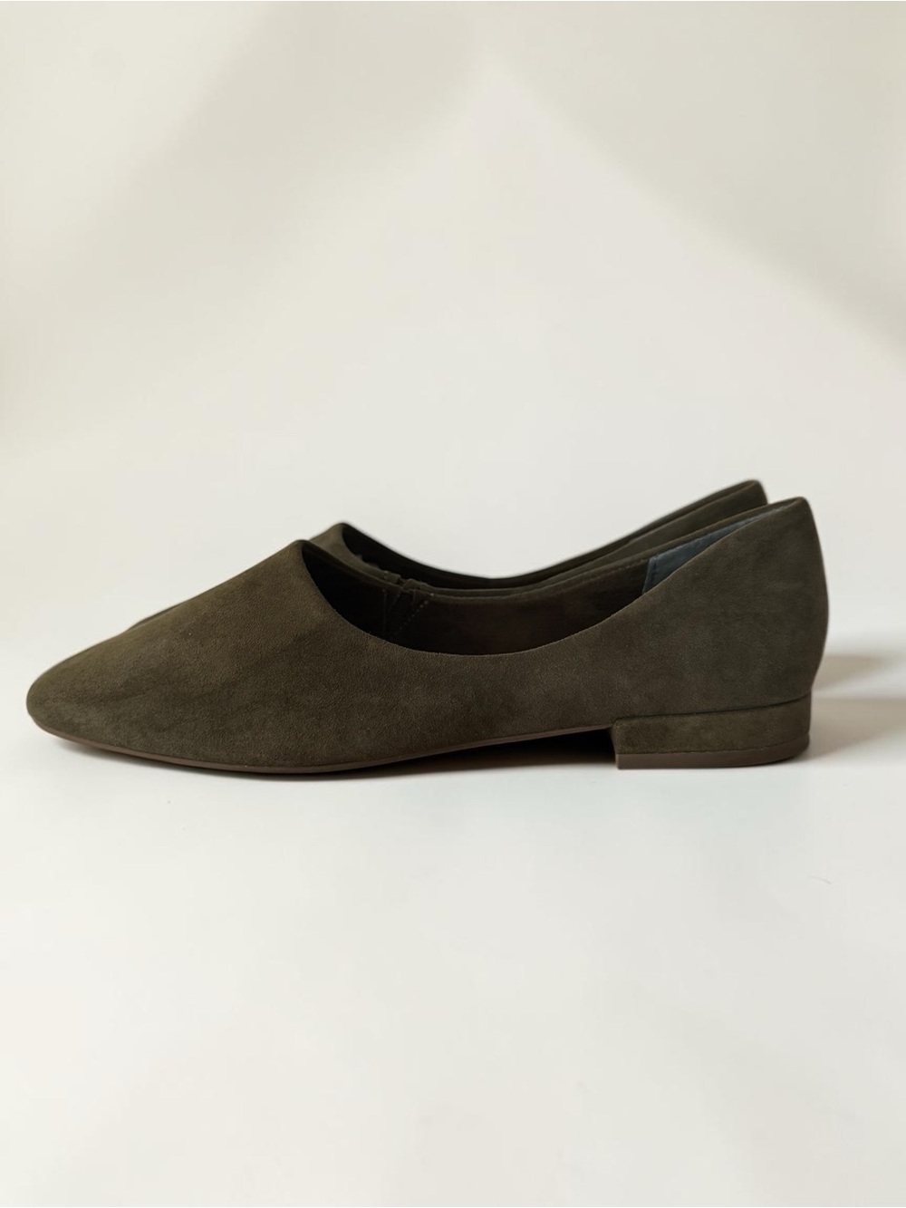 LIKE NEW Seychelles Women's Leather Role Ballet Flat in Olive Suede - size 9